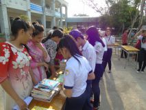 Thầy cô và học sinh tham gia ngày hội đọc sách